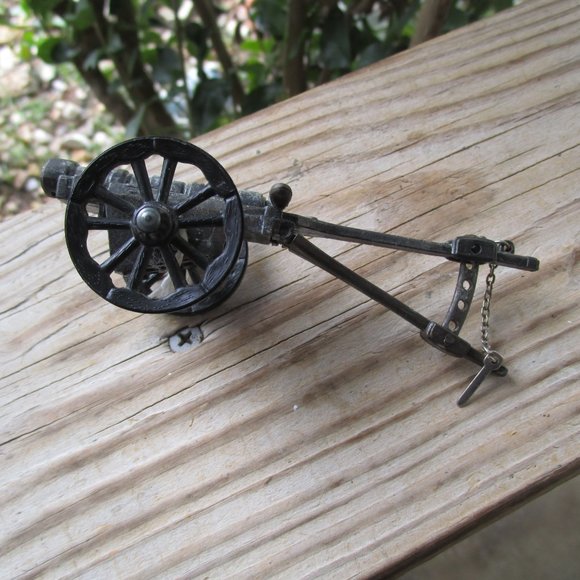Vintage Cast Metal Civil War Canon Pencil Sharpener Miniature - Picture 3 of 3